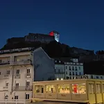 Petit Lägenhet
